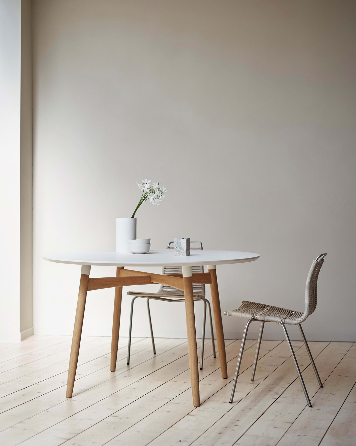 BA103 | PRELUDIA ROUND DINING TABLE