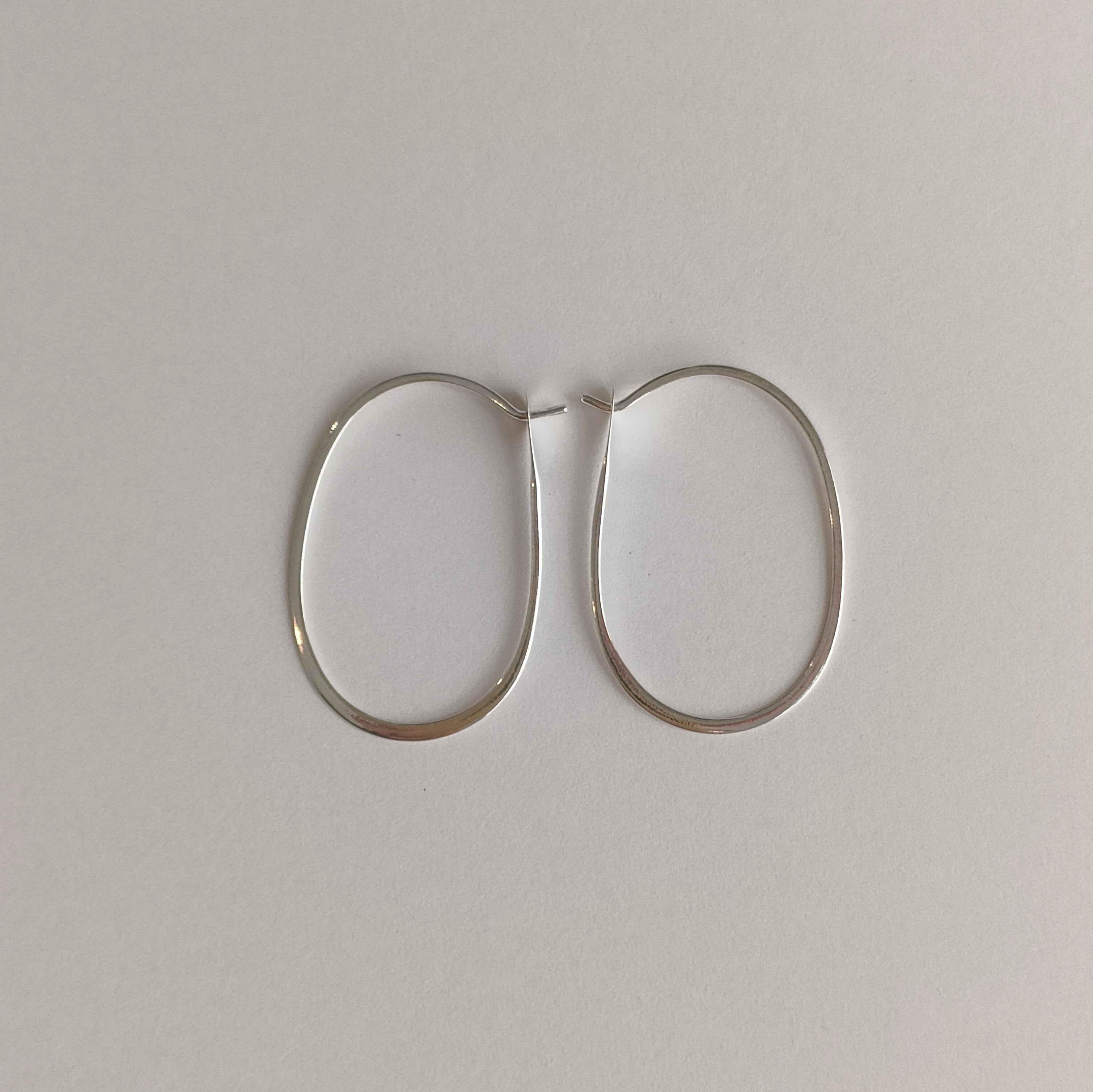 メリッサジョイマニング　ピアス Oval forged hoops silver Melissa Joy Manning Sterling Silver Triangle Hoops | メリッサ
