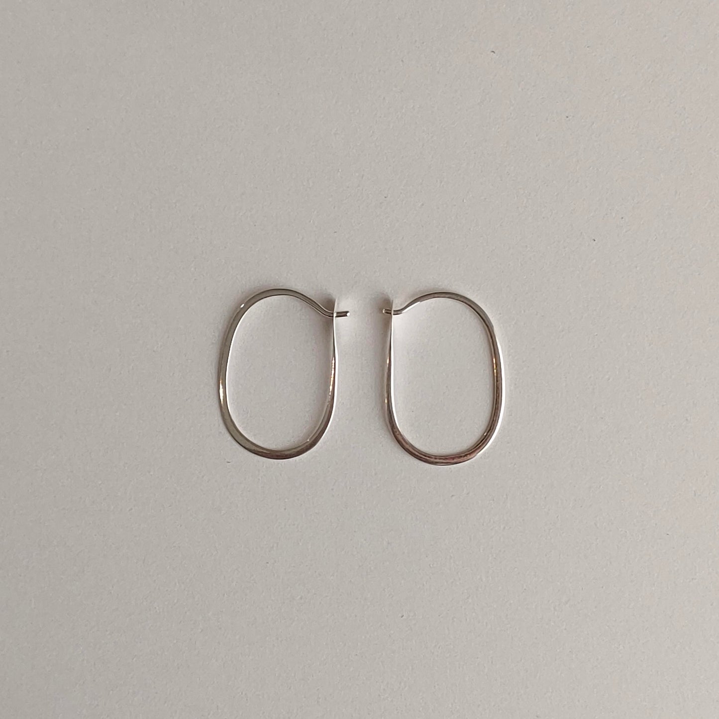 Melissa Joy Manning Sterling Silver Small Oval Hoops  | メリッサ・ジョイ・マニング スターリングシルバー スモール オーバル フープ