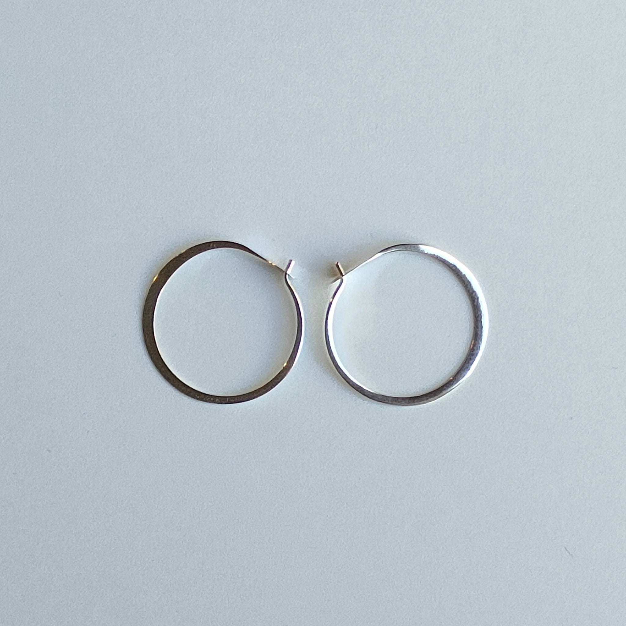 Melissa Joy Manning Sterling Silver Medium Round Hoops | メリッサ
