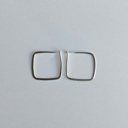 Melissa Joy Manning Sterling Silver Small Square Hoops | メリッサ・ジョイ・マニング スターリングシルバー スモール スクエア フープ