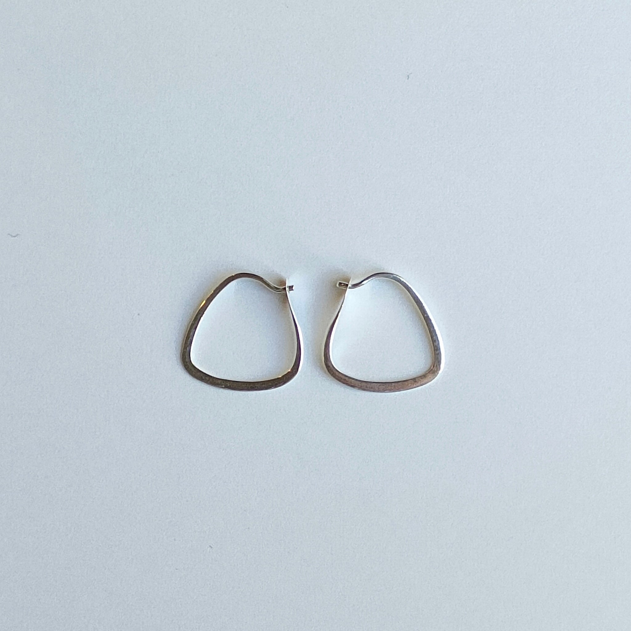 シルバーピアス メリッサ ジョイ マイニング Melissa Joy Manning Sterling SilverX-Small Triangle Hoops