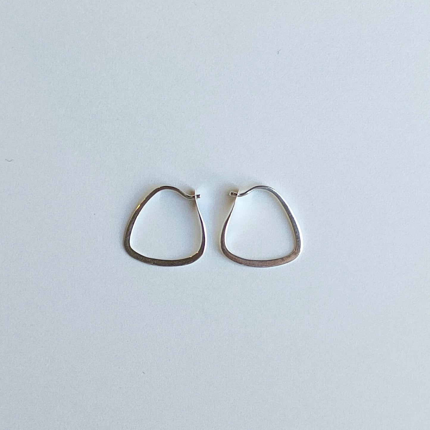 Melissa Joy Manning Sterling Silver X-Small Triangle Hoops  | メリッサ・ジョイ・マニング スターリングシルバー X-スモール トライアングル フープ