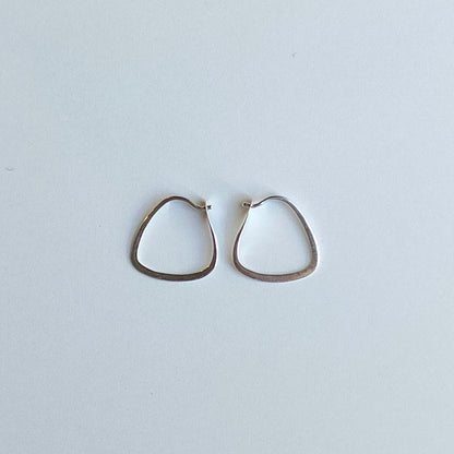 Melissa Joy Manning Sterling Silver X-Small Triangle Hoops  | メリッサ・ジョイ・マニング スターリングシルバー X-スモール トライアングル フープ