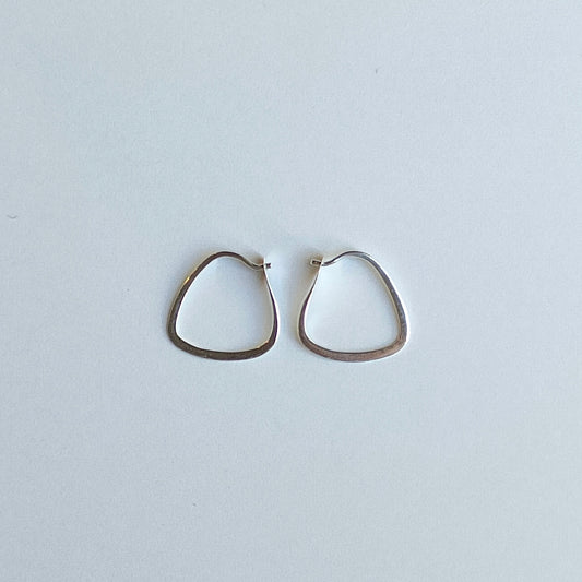 Melissa Joy Manning Sterling Silver X-Small Triangle Hoops  | メリッサ・ジョイ・マニング スターリングシルバー X-スモール トライアングル フープ