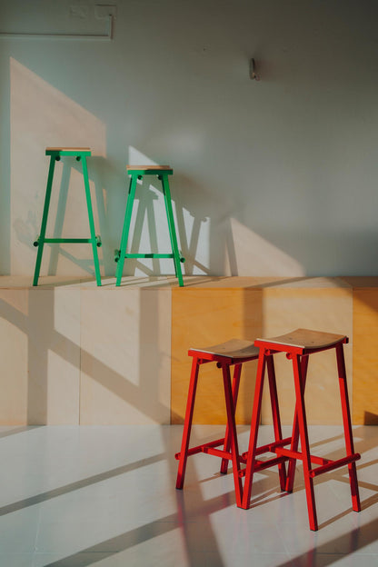 TABURETE 8 BAR STOOL HIGH