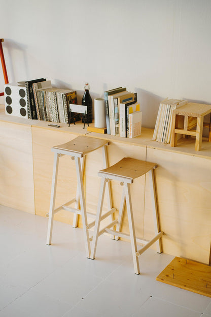 TABURETE 8 BAR STOOL HIGH